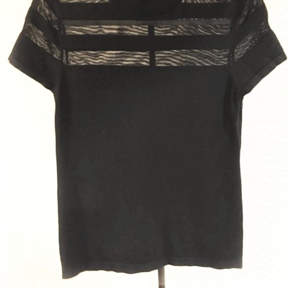 Gorgeous Carmen Mark Valvo mock neck mesh yoke top - Picture 3 of 4